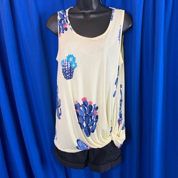 βΌοΈFINAL PRICEβΌοΈ Caucus Print with Twisted Hem Top - Picture 9 of 10